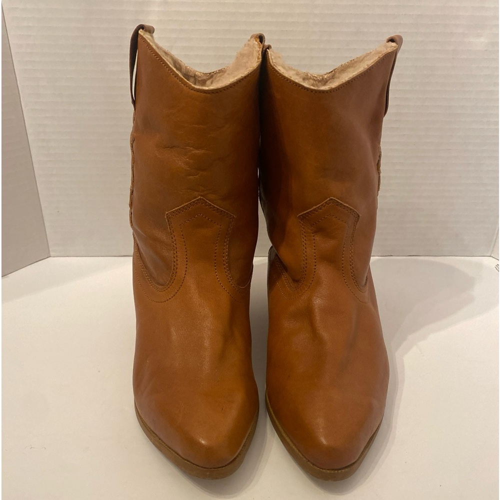 Sherpa Lined  7M Women’s Leather Ankle Boots Very Nice Made In Romania